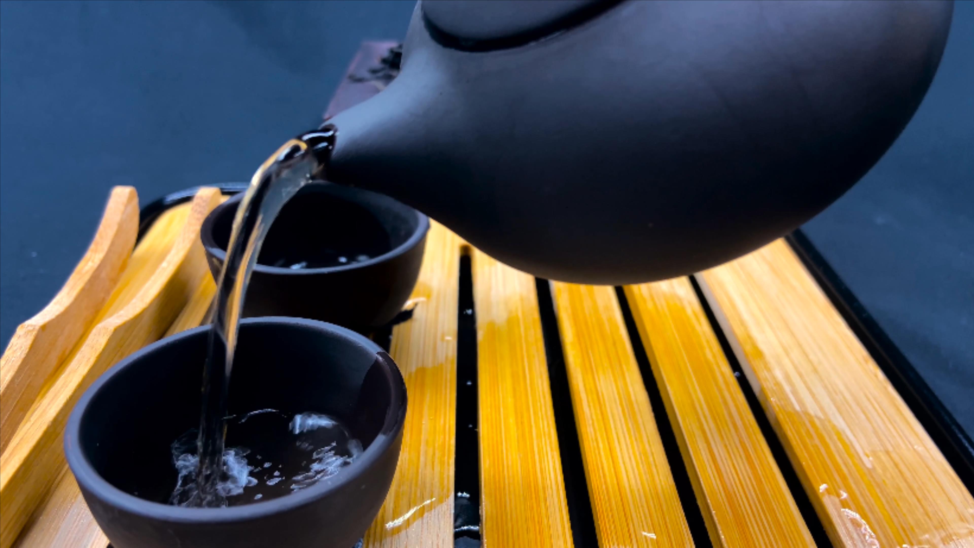 4K实拍茶道饮茶红茶茶具视频的预览图