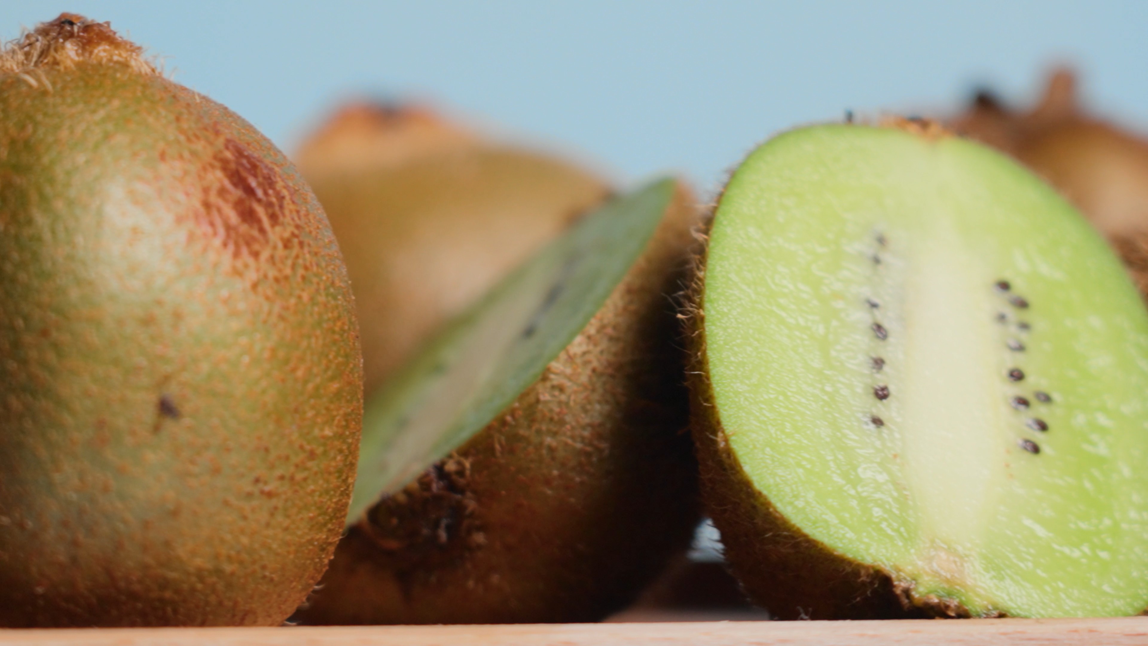 4k猕猴桃新鲜水果生果奇异果果肉实拍视频的预览图