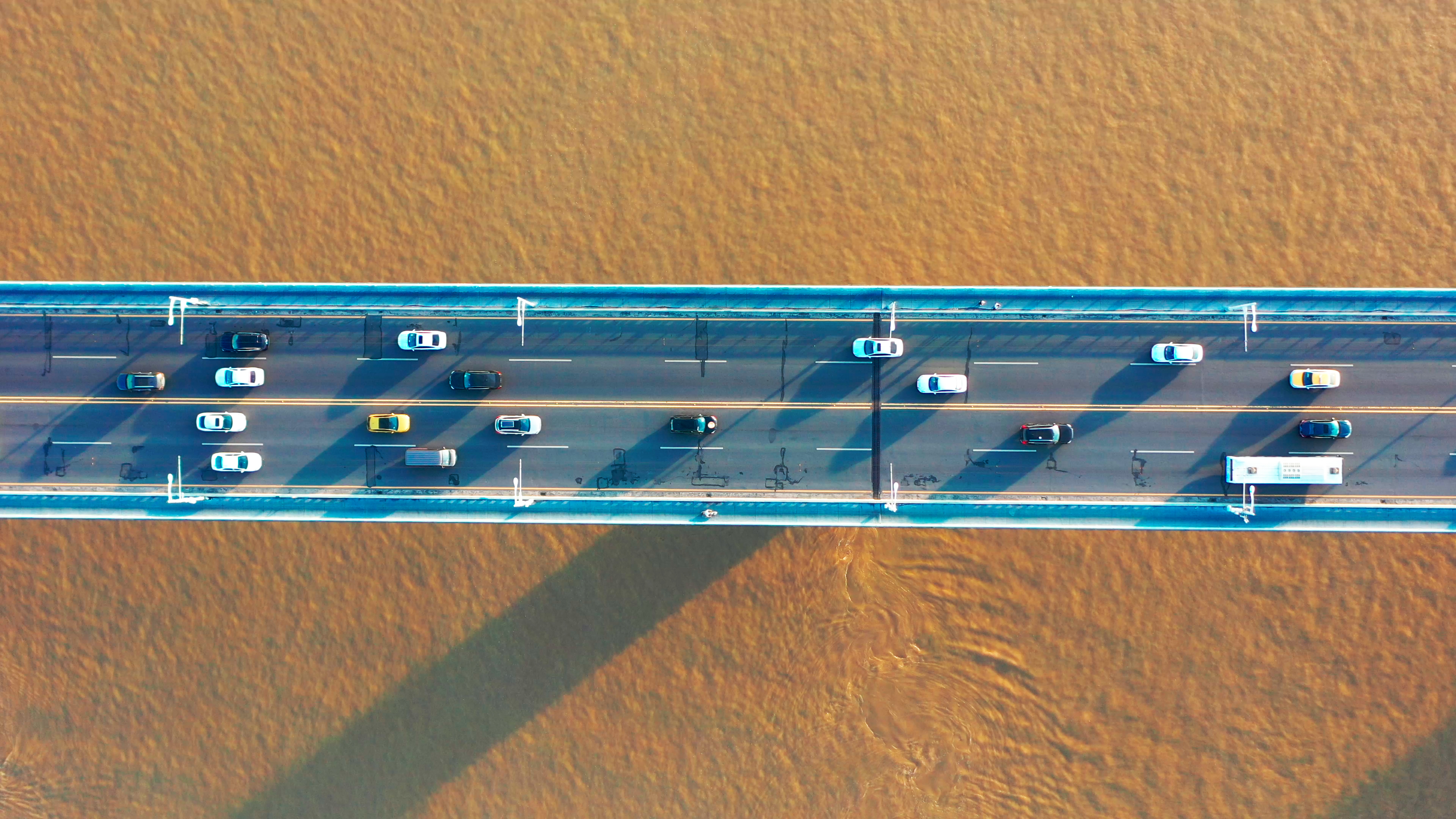 4K武汉城市交通桥上的车流实拍视频视频的预览图