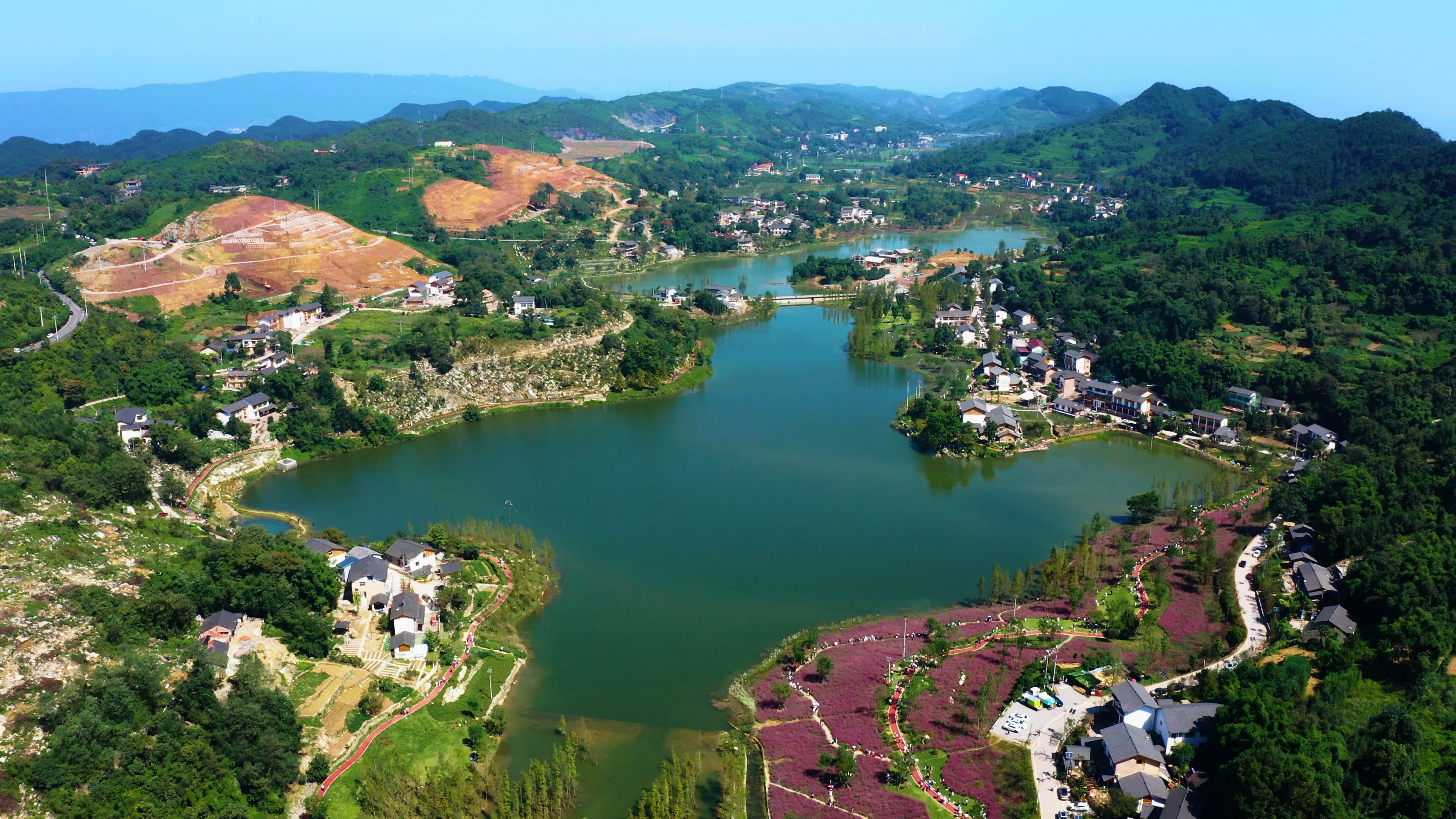 4k航拍重庆斐然湖唯美自然风景田园风光视频的预览图