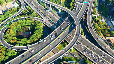 4K武汉城市立交桥交通车流航拍实拍视频视频的预览图