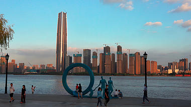 4K武汉城市建筑汉口江滩公园实拍视频视频的预览图