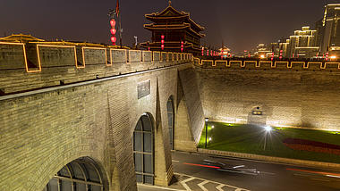 4K延时城市夜景西安明城墙城门长乐门视频的预览图
