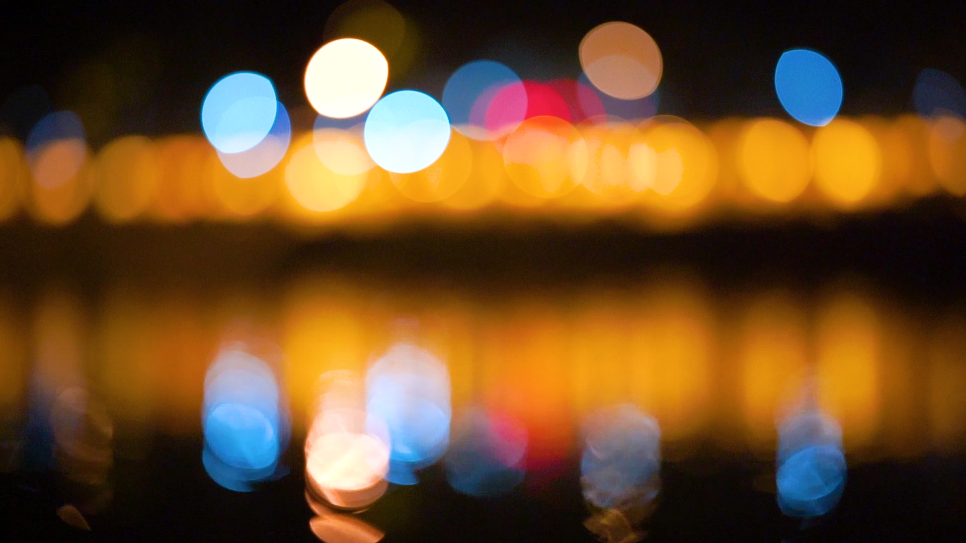 4k实拍城市夜景倒影光斑虚化意境视频的预览图