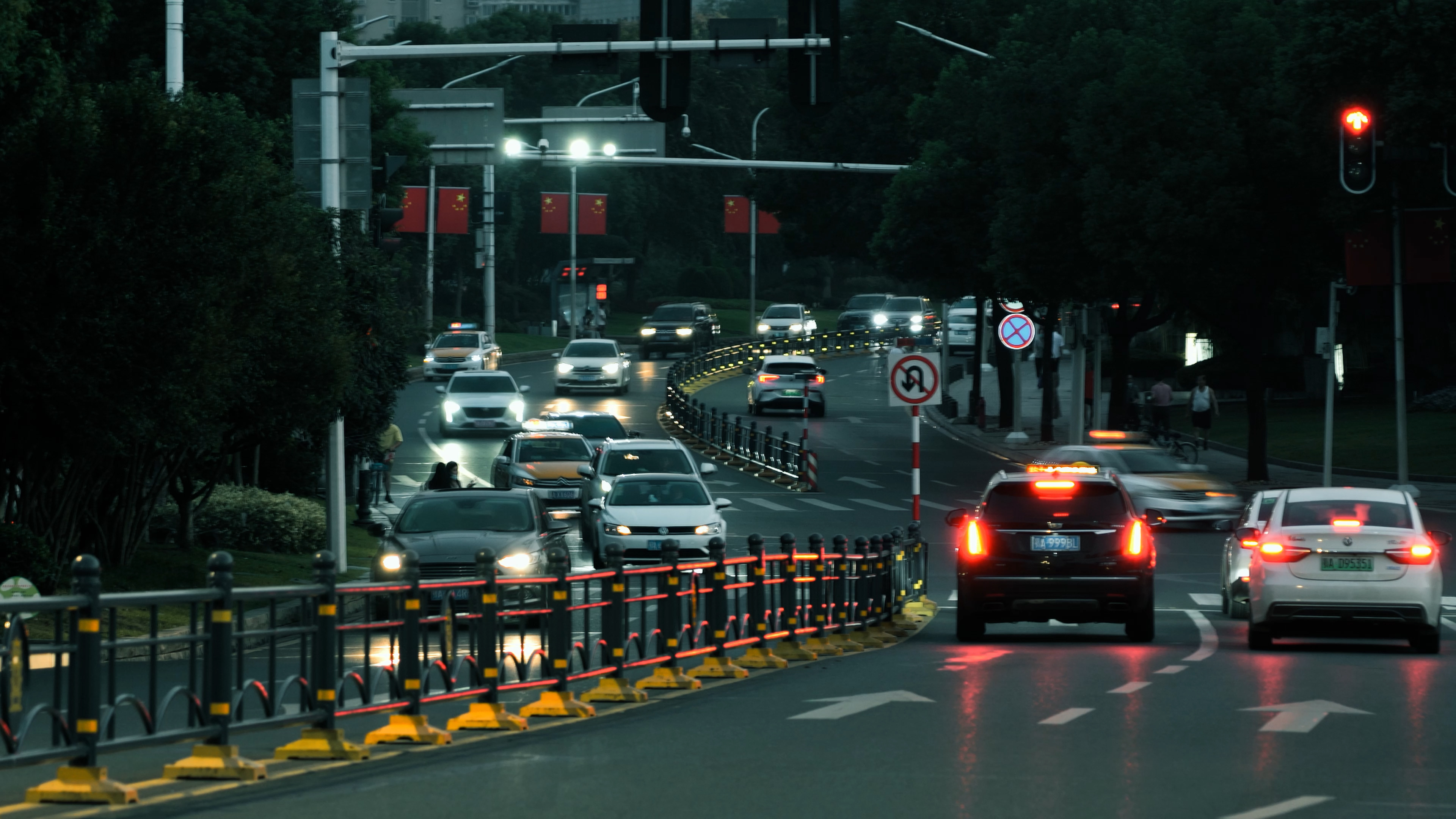 4K武汉城市交通延时车流实拍视频视频的预览图