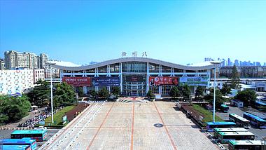 4K航拍滁州市高铁站滁州北站高铁视频的预览图
