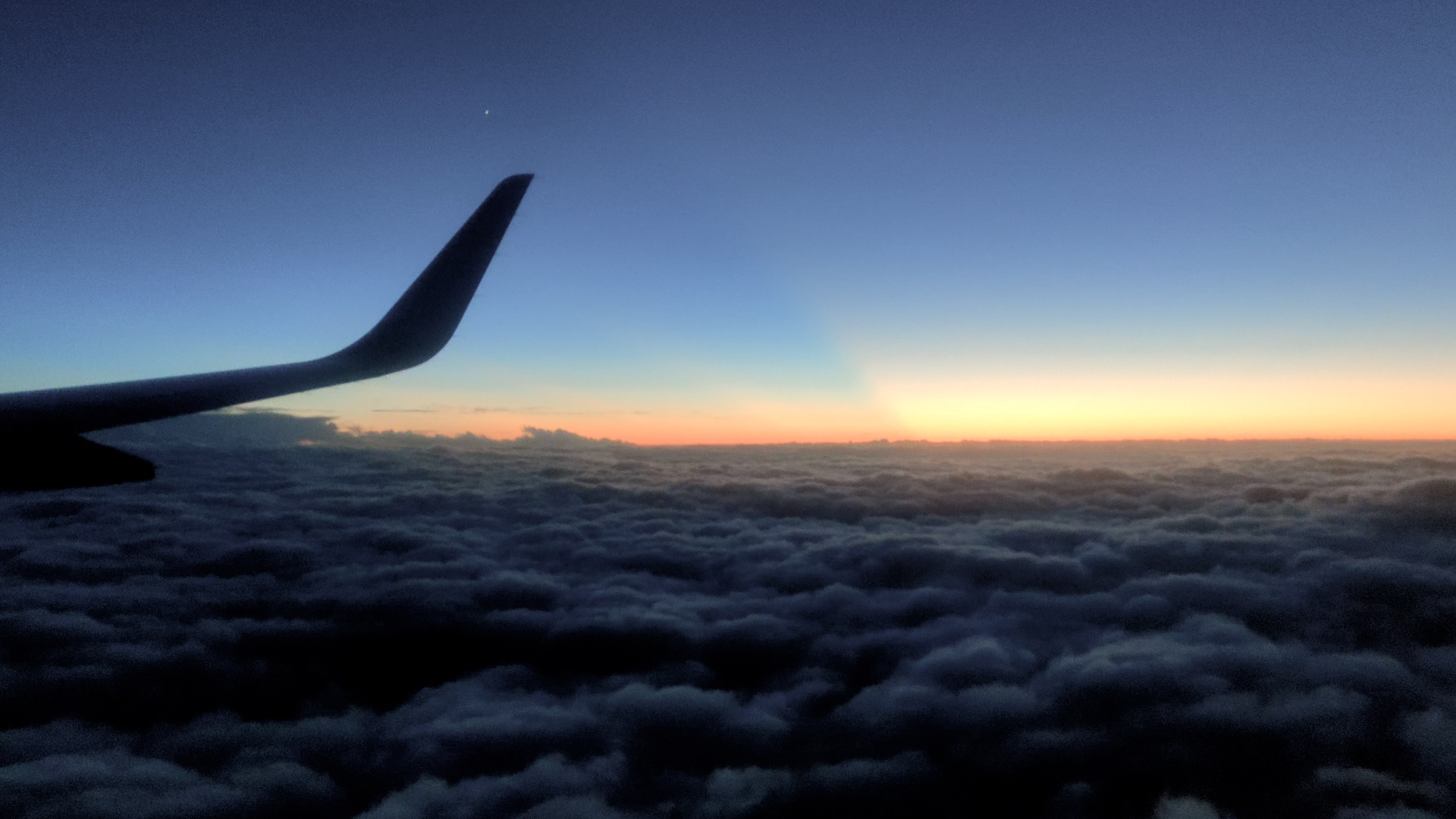 4K飞机旅行视角天空壮丽景色视频视频的预览图