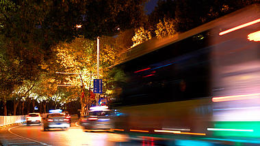 4K武汉城市交通车轨夜景实拍视频视频的预览图