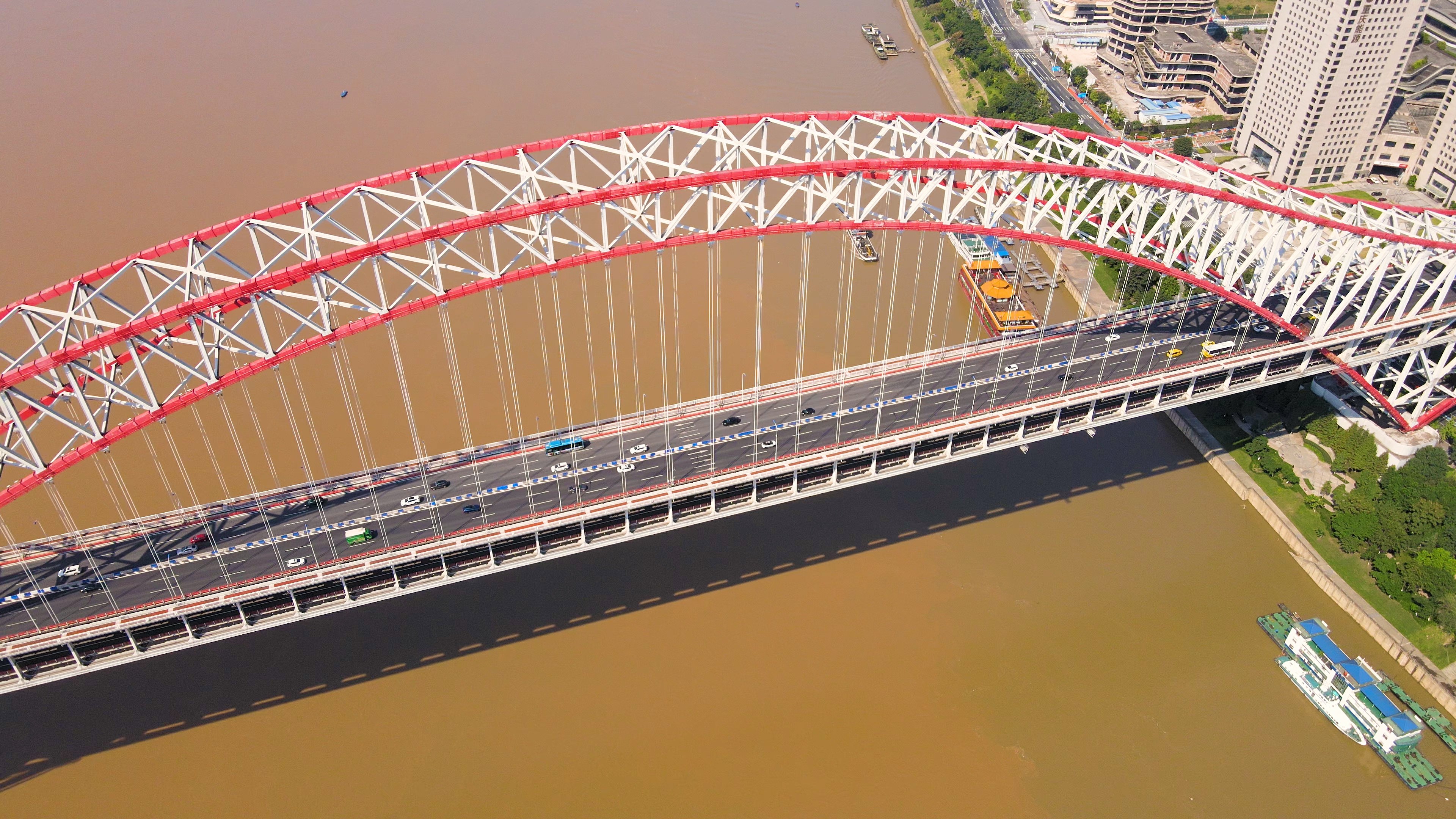 4K航拍重庆地标朝天门长江大桥视频的预览图