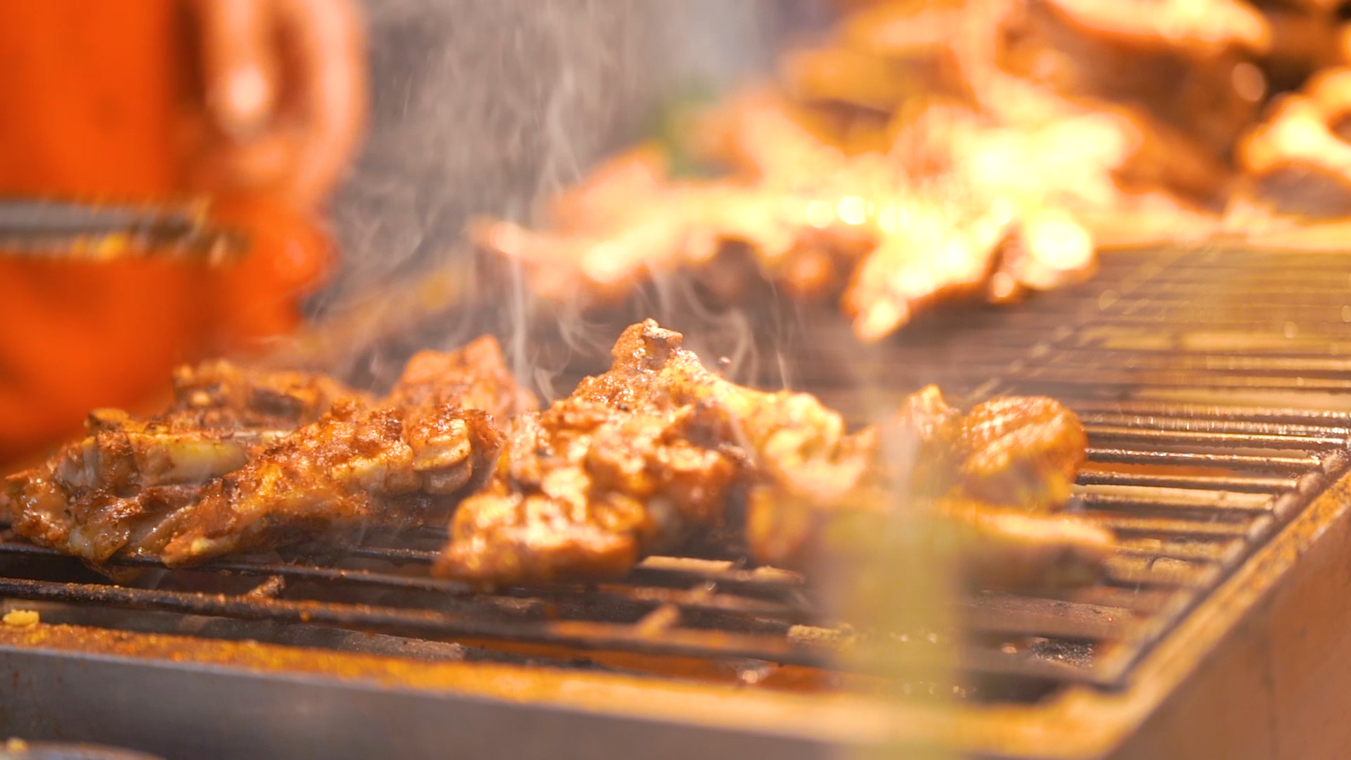 4k实拍唯美重庆美食小吃烧烤烤肉视频的预览图