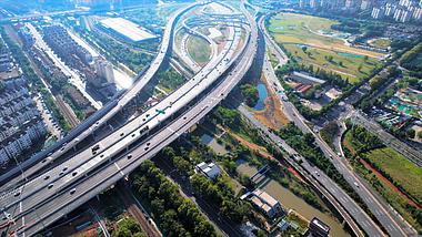 4K航拍南京油坊桥互通立交交通枢纽路网视频的预览图