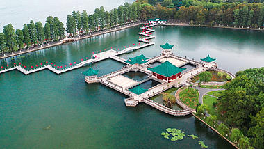 4K武汉城市5A景区东湖听涛泳池实拍视频视频的预览图
