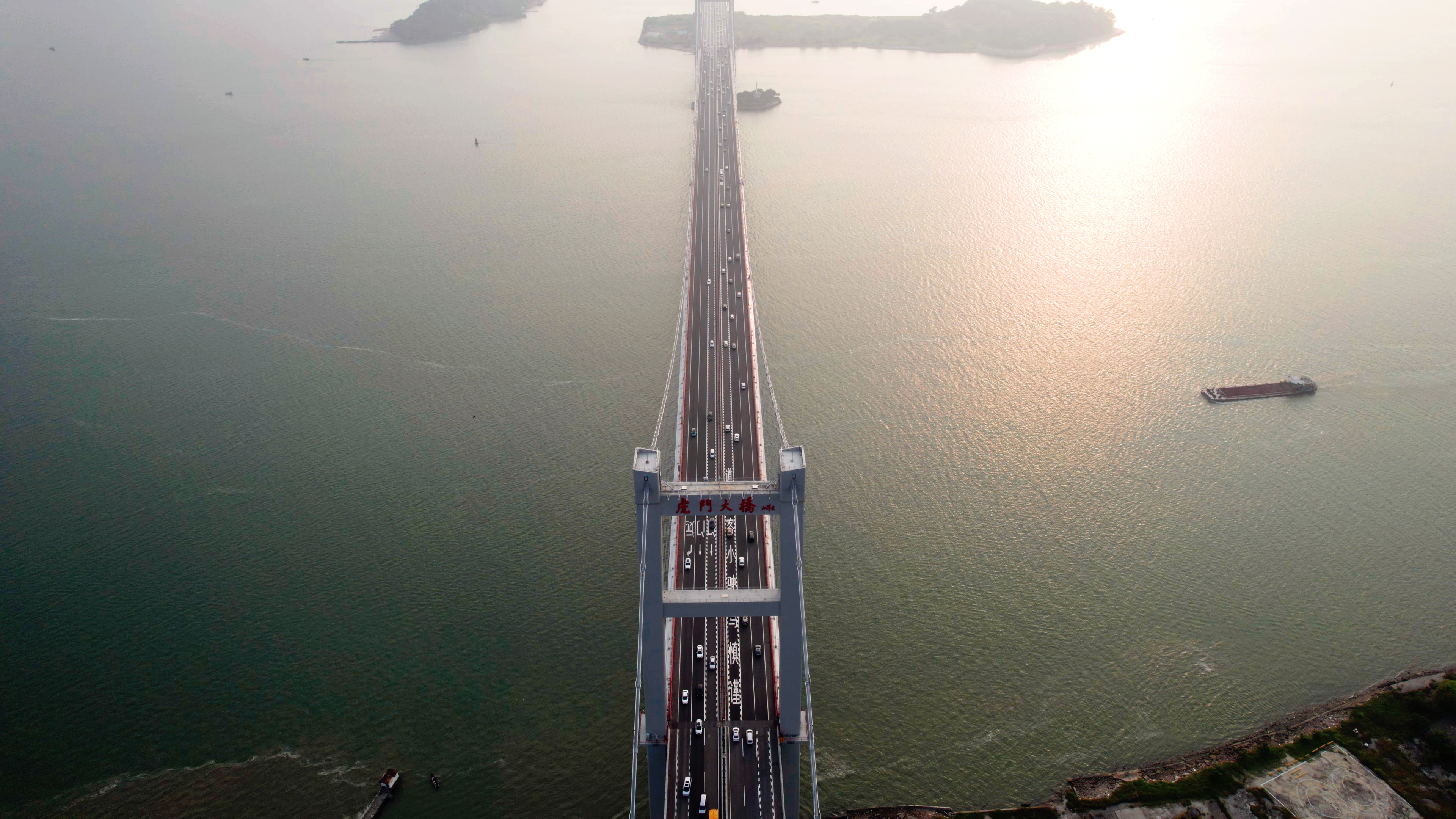 4k航拍东莞跨江大桥虎门大桥车流视频的预览图