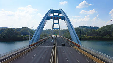 4k广西柳州官塘大桥实拍视频视频的预览图