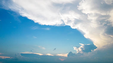 4k航拍下雨过后的日落天空云层延时视频的预览图