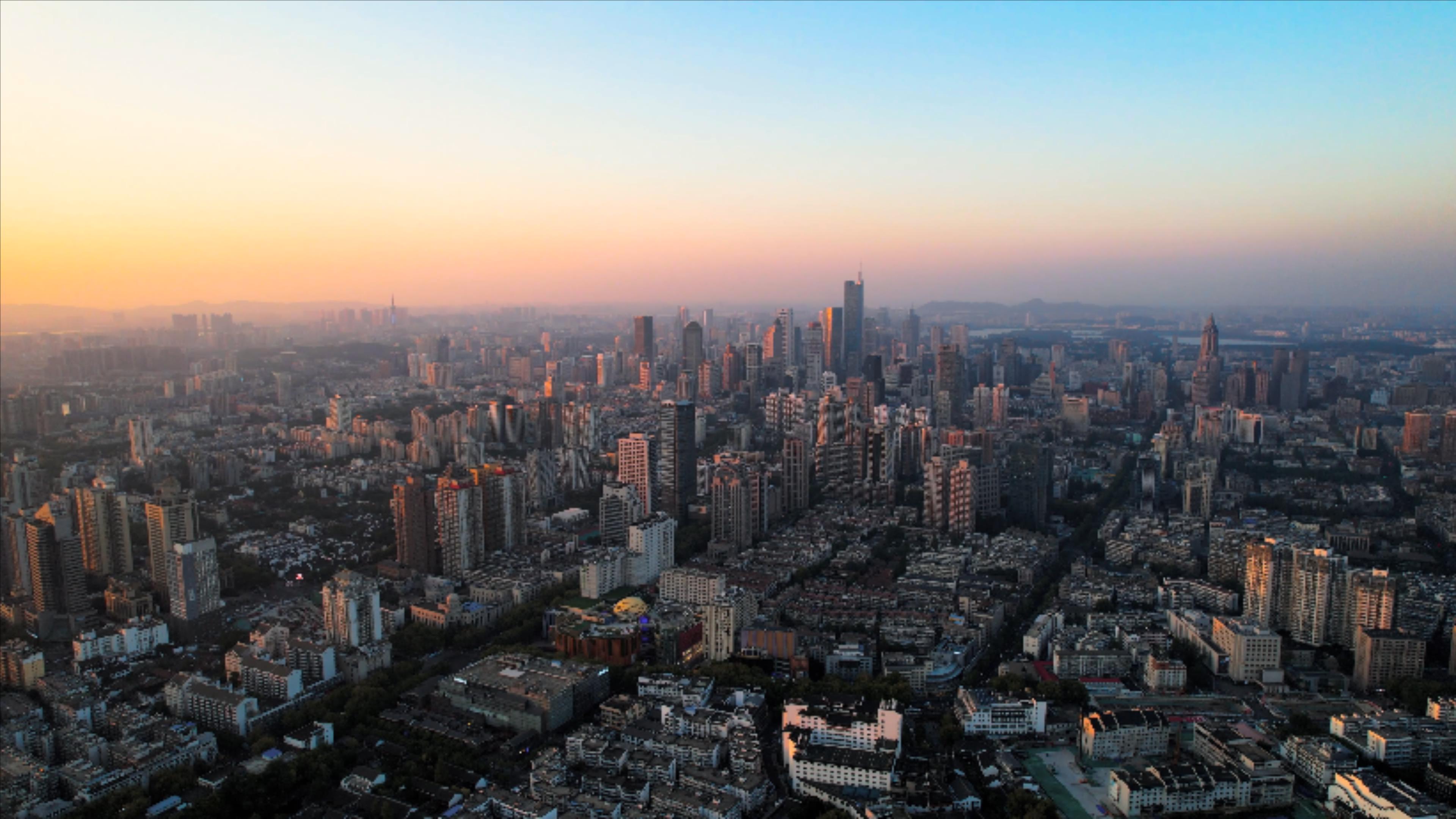 4K航拍南京城市全景紫峰新街口商圈高楼视频的预览图