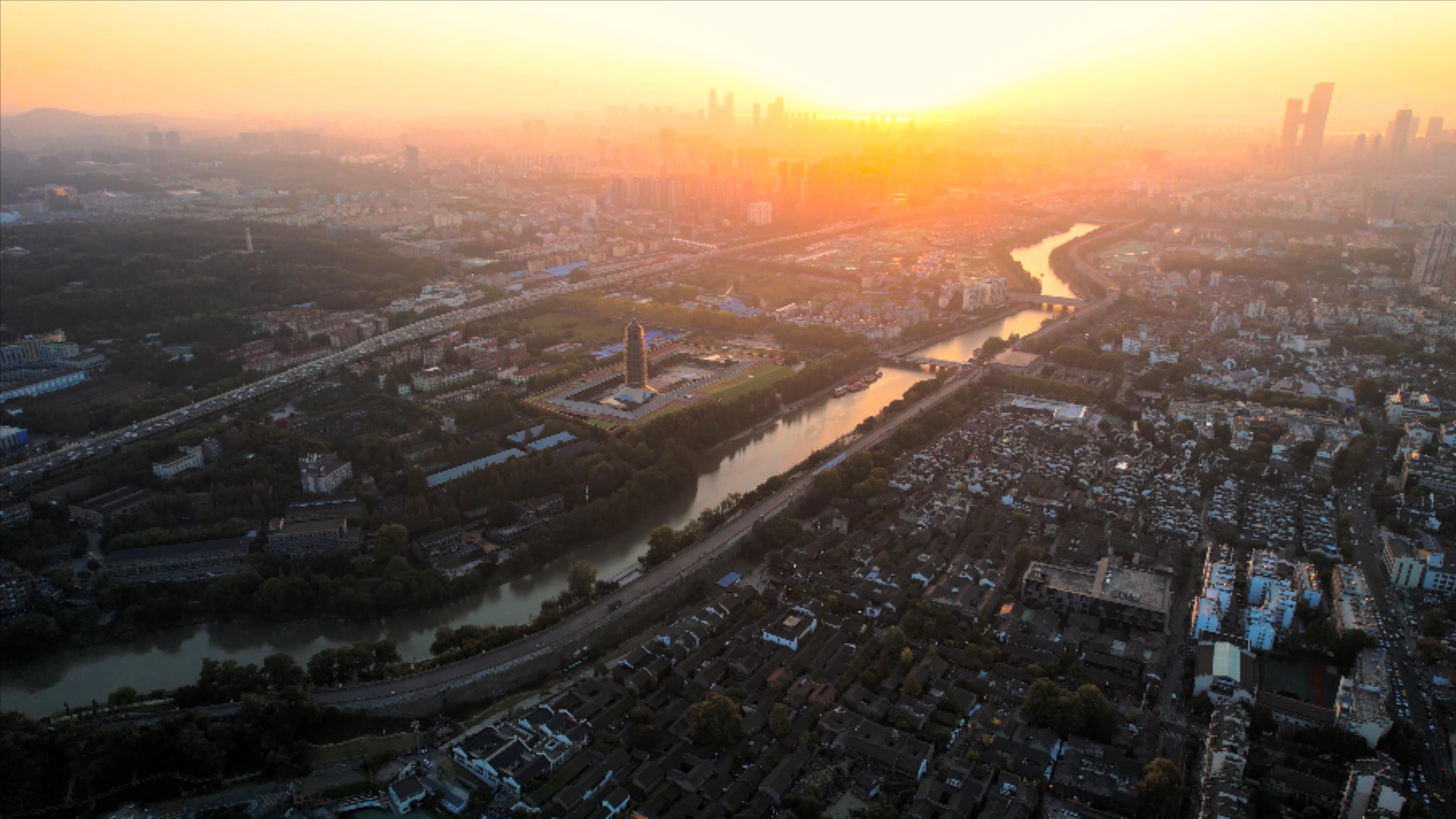 4K航拍夕阳下南京秦淮河城市宣传素材视频的预览图