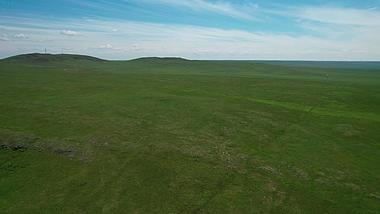 5.4k航拍内蒙古呼伦贝尔辽阔的千里草原视频的预览图