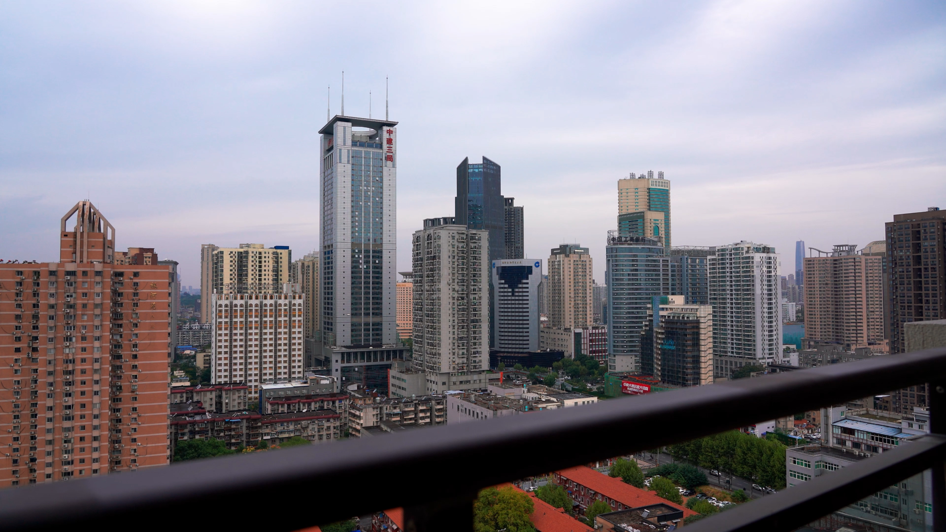 4K武汉城市窗外全景建筑群实拍视频视频的预览图