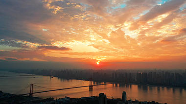 4K武汉城市震撼大气火烧云日落实拍视频视频的预览图