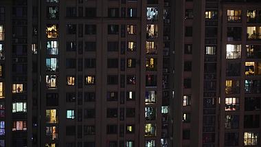4k高层住宅楼夜晚生活万家灯火摇镜实拍视频的预览图