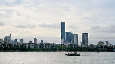 4k广西柳州江景地王大厦城市延时实拍视频的预览图