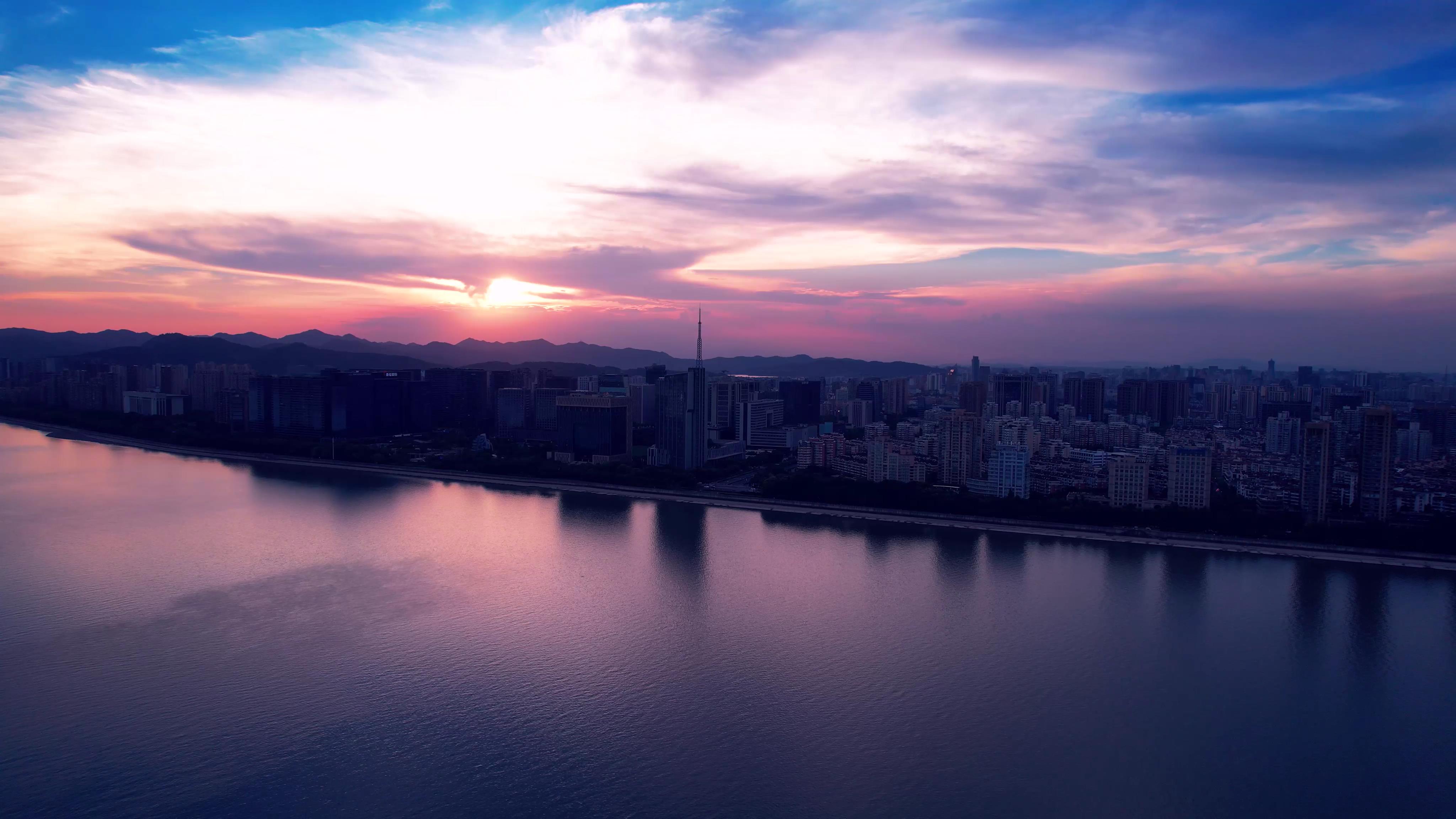 5.4k航拍杭州晚霞城市日落视频的预览图