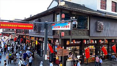4K实拍南京5A景区夫子庙商业街人流延时视频的预览图