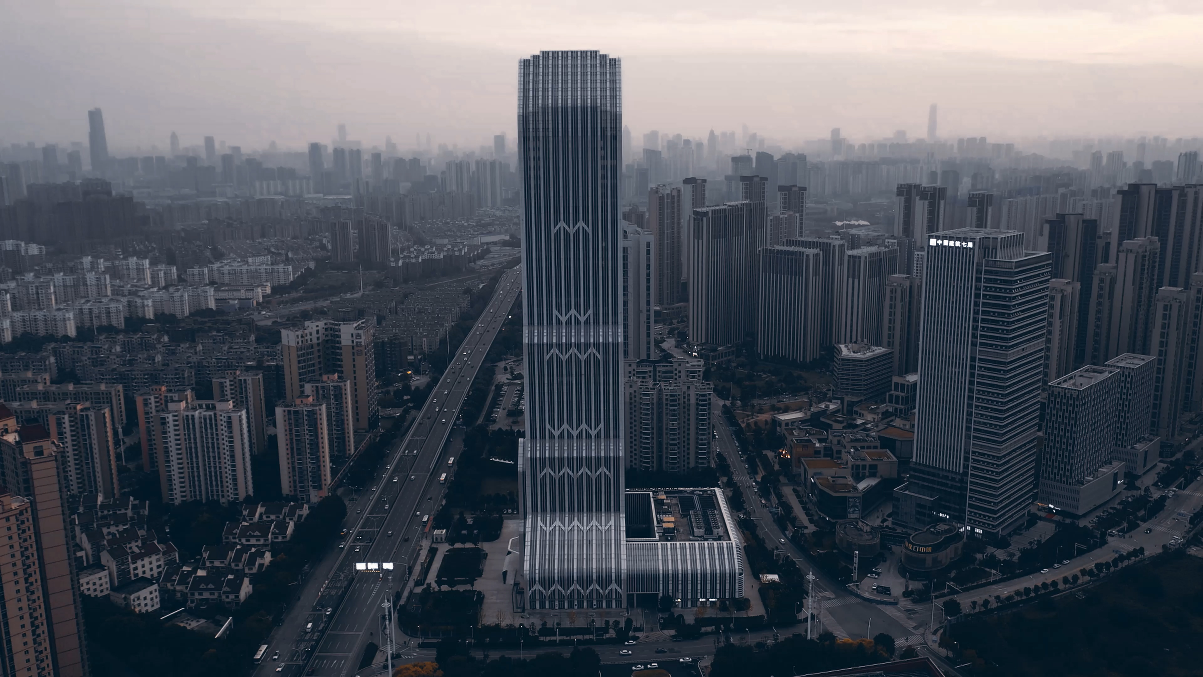 4K武汉城市规划馆大楼黑金航拍实拍视频视频的预览图