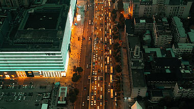 4K武汉城市解放大道夜景车流实拍视频视频的预览图