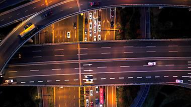 4K航拍城市高架桥车流堵车夜景视频的预览图