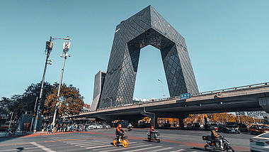 8K延时黑金北京中央电视台地标建筑车流视频的预览图