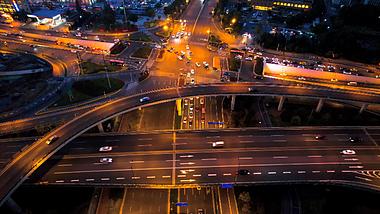 4K航拍城市交通车流夜景视频的预览图