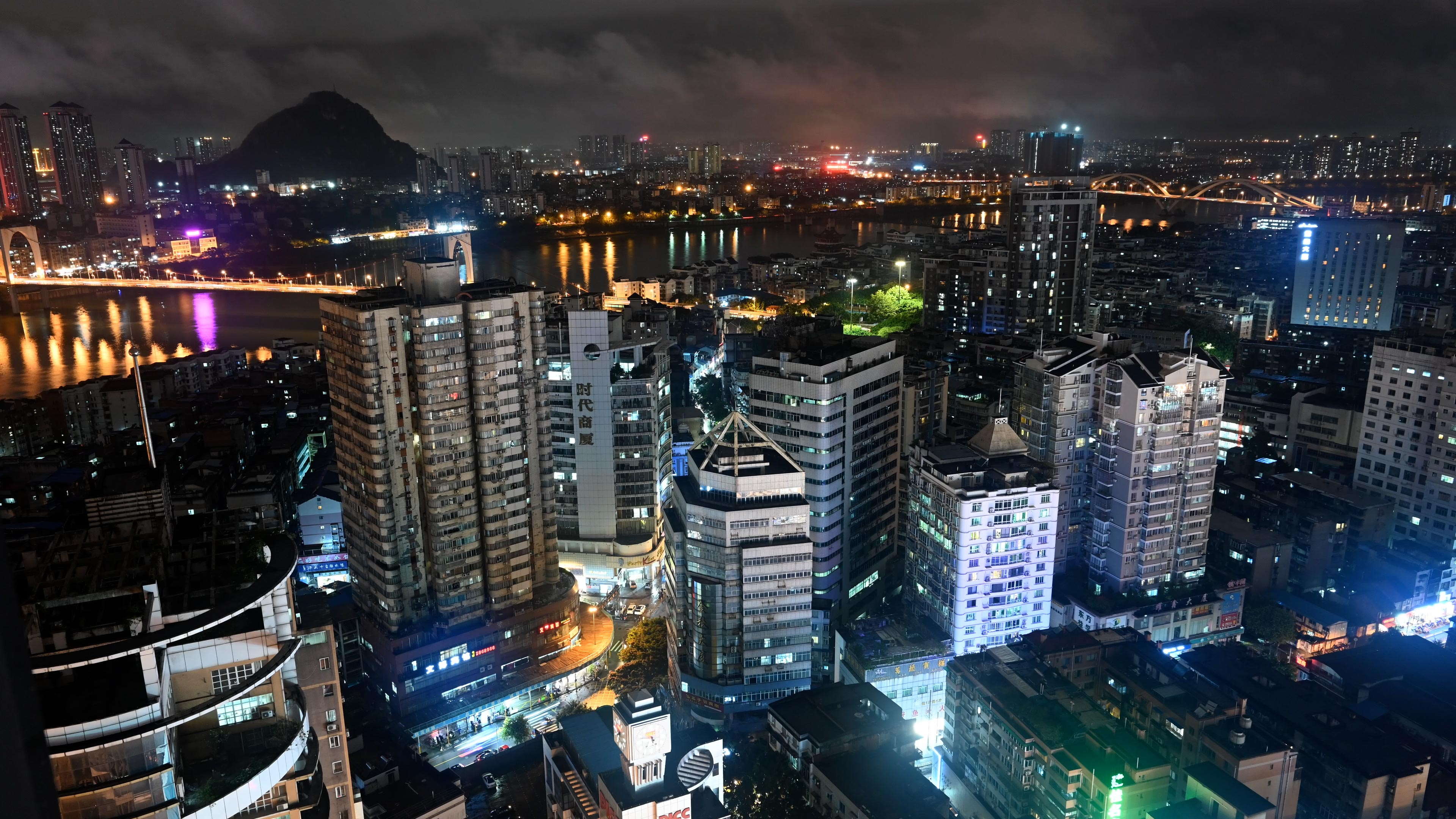 4k柳州城市楼群夜景延时视频的预览图