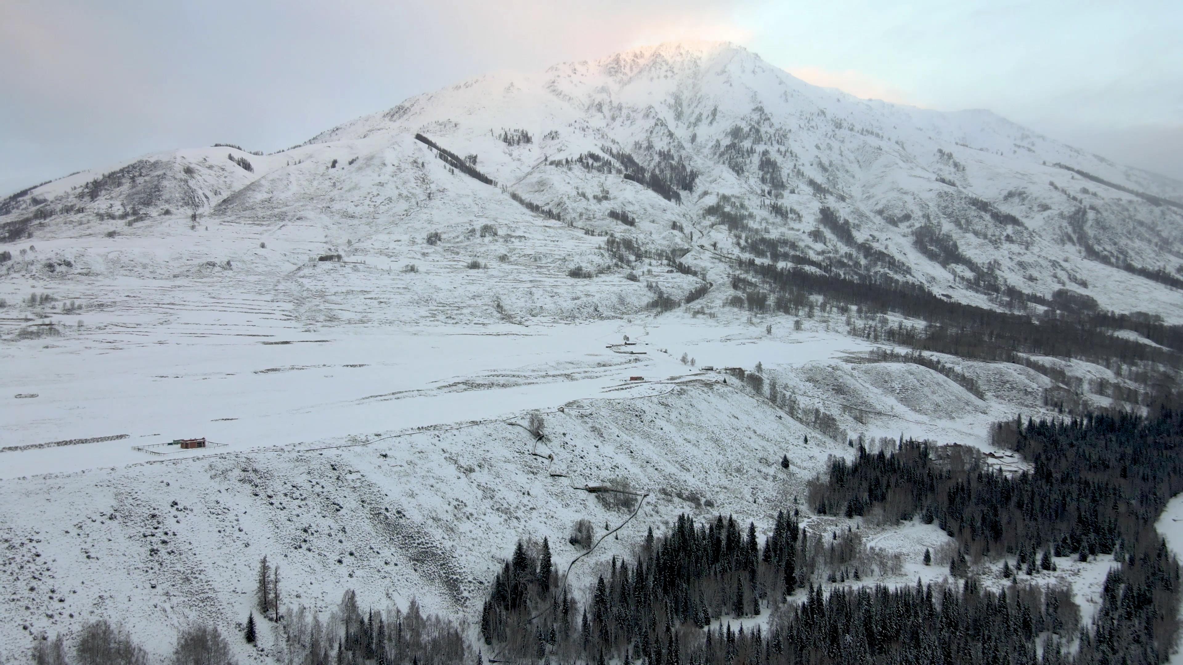 4K航拍雪山冰封天山冬季雪景视频素材视频的预览图