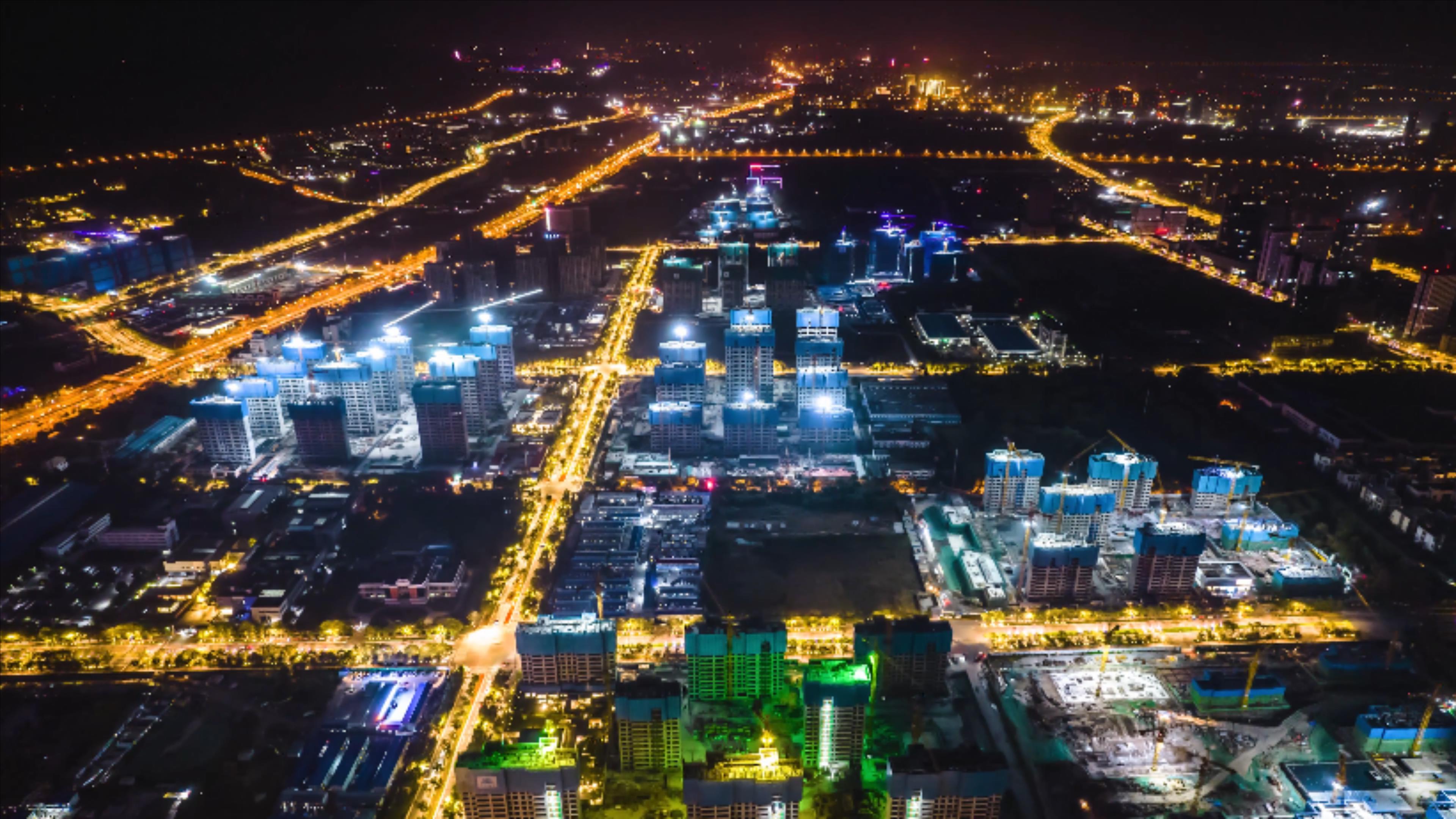 4K俯拍车水马龙繁华城市灯光夜景延时视频的预览图