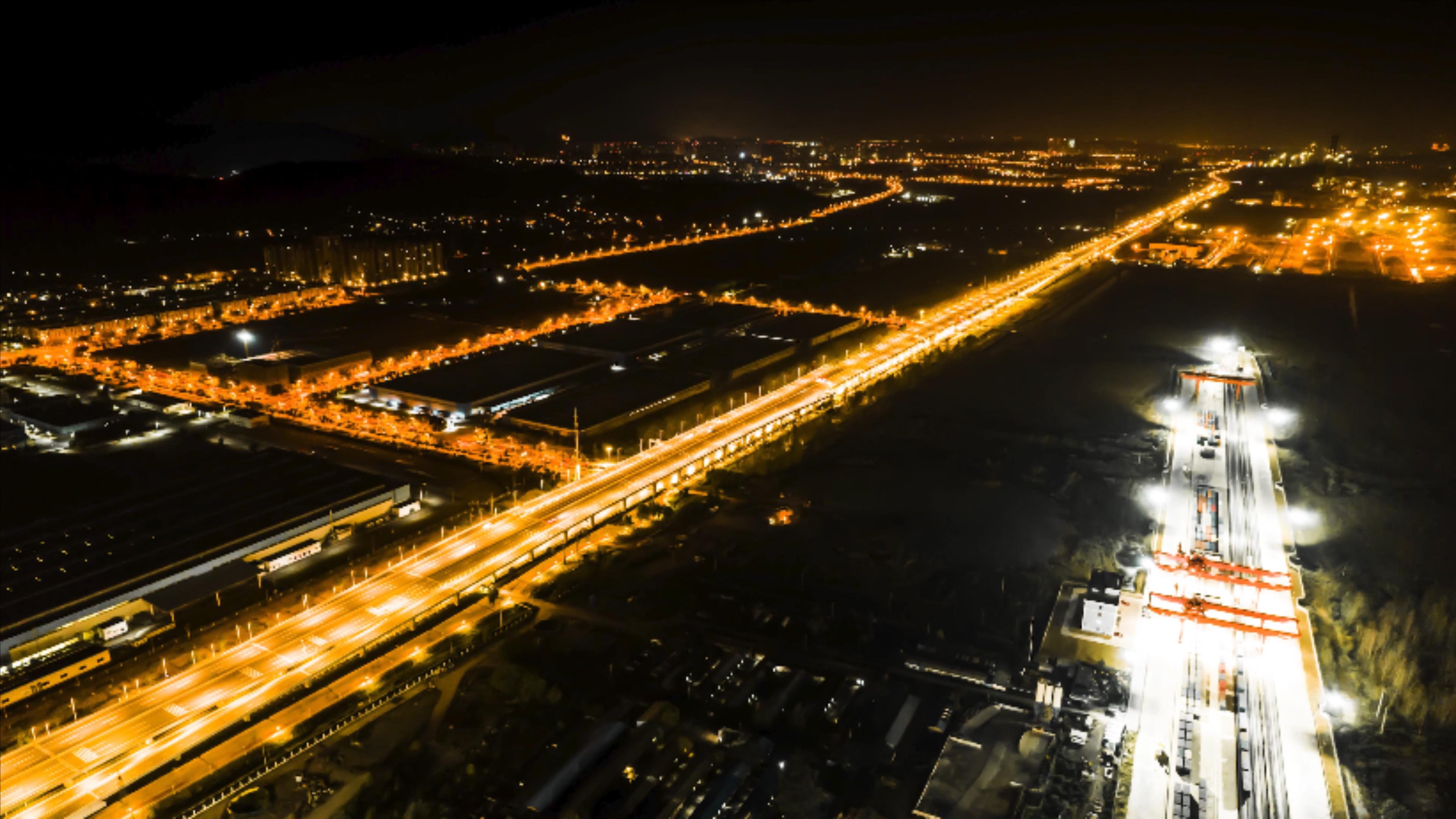 4K航拍车水马龙城市夜晚交通车流灯光延时摄影视频的预览图