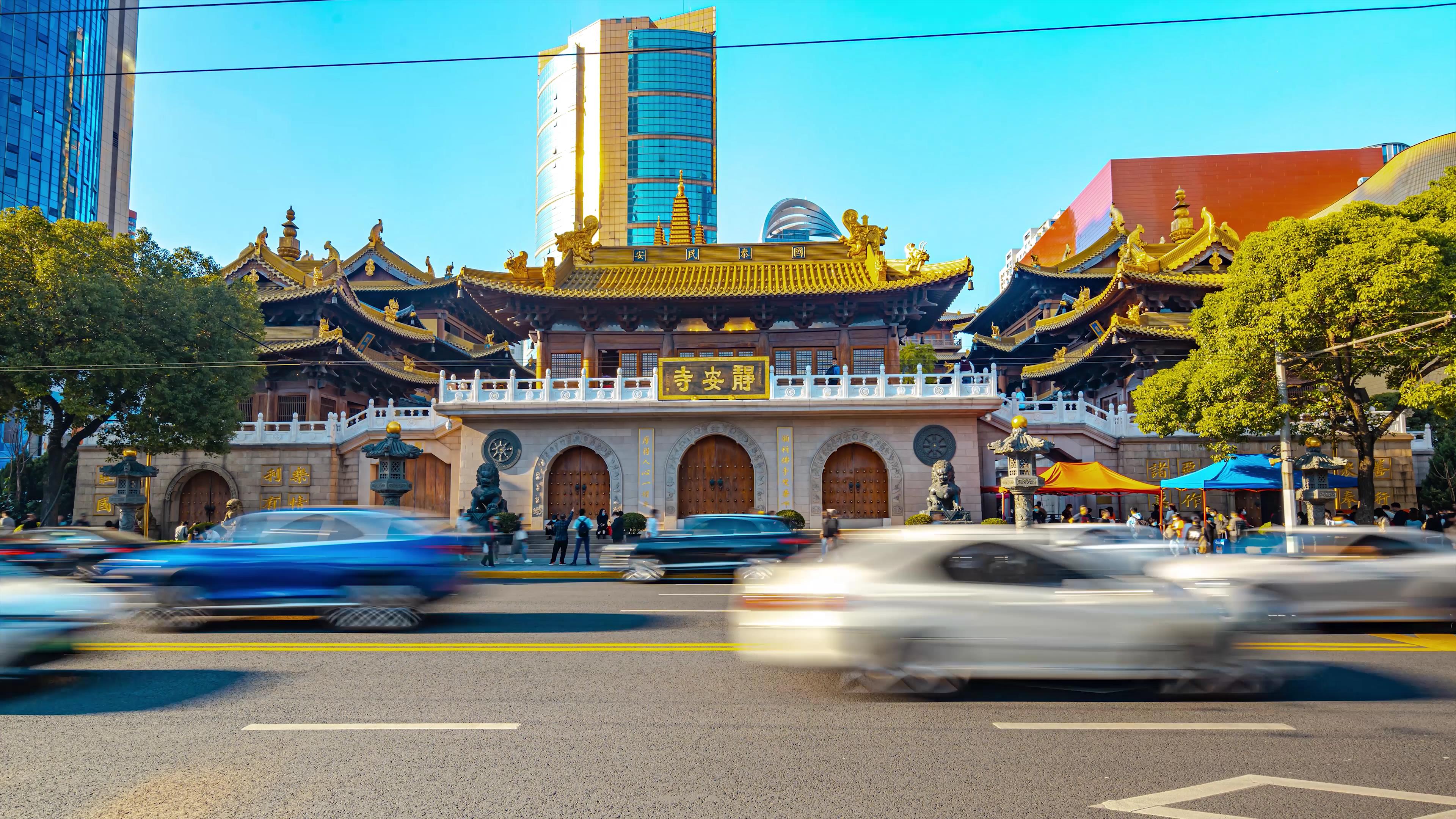 8K震撼延时上海地标静安寺车流视频的预览图