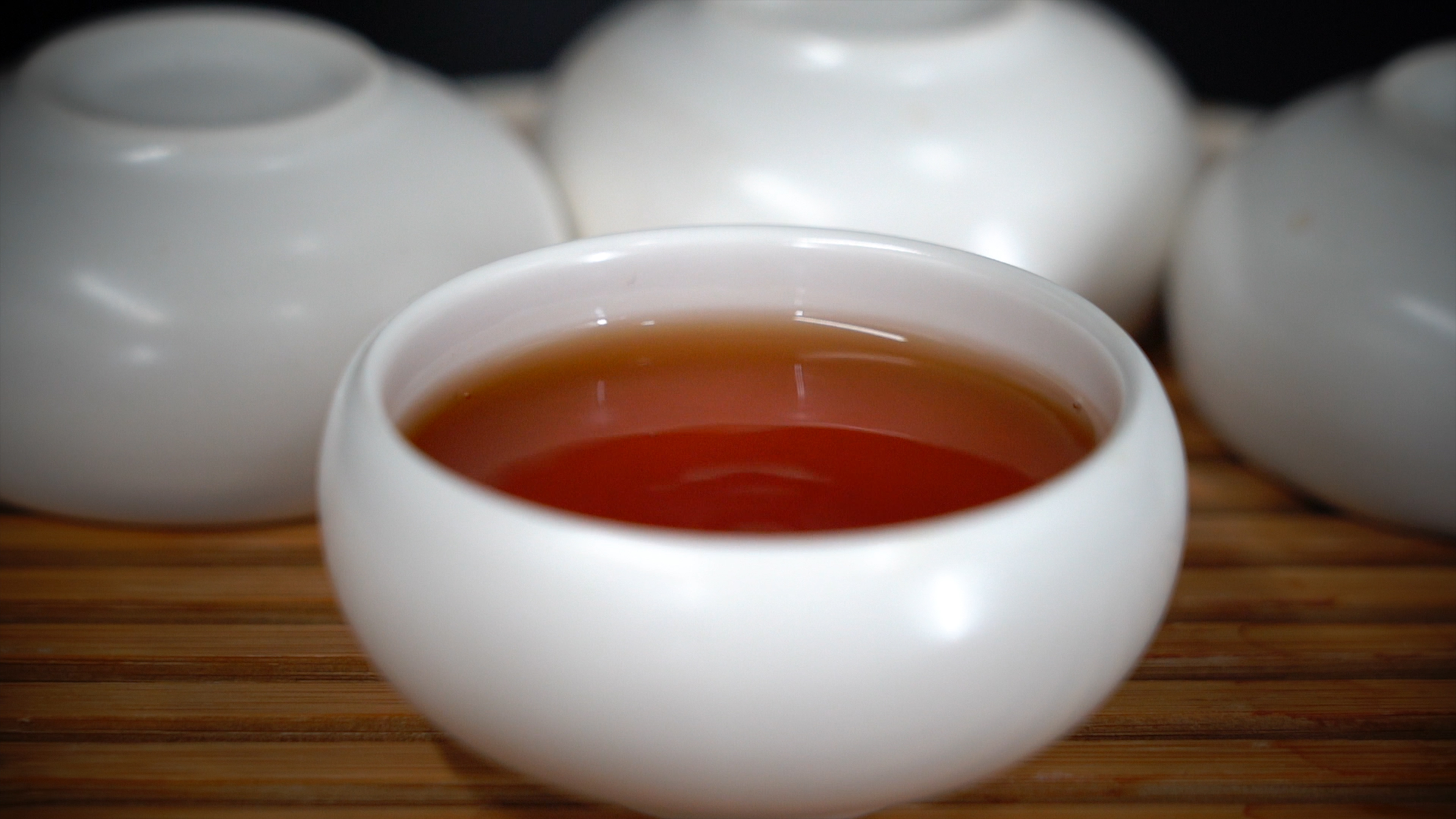 4k实拍红茶茶汤展示升格视频的预览图