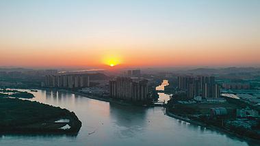 4K实拍早晨江边城市太阳上升日出东升延时视频视频的预览图