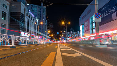 4K城市马路车流尾灯光线霓虹灯延时视频的预览图