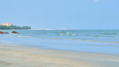 4K实拍升格海边沙滩浪花自然风光视频的预览图