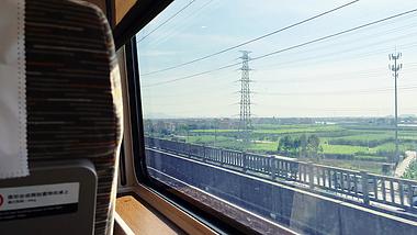 4k行驶中的火车高铁窗外风景4k实拍视频的预览图