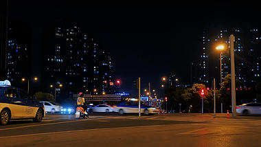 4k拍摄城市夜景人流车流移动延时视频的预览图