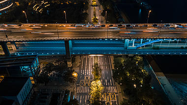 4K航拍延时城市夜景街景人流车车流视频的预览图