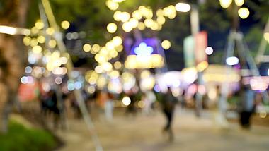 4k实拍城市夜市街头人流光斑虚化风光视频的预览图