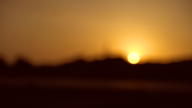 4K黄昏山峰日落夕阳慢镜头实拍空镜头视频的预览图