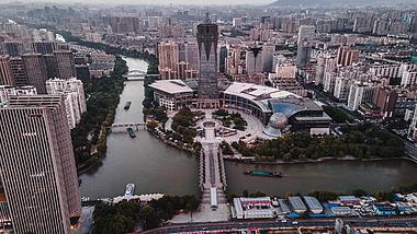 4K航拍延时杭州地标环球中心千年大运河视频的预览图