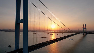 4k航拍广东南沙大桥日出日落车流视频的预览图