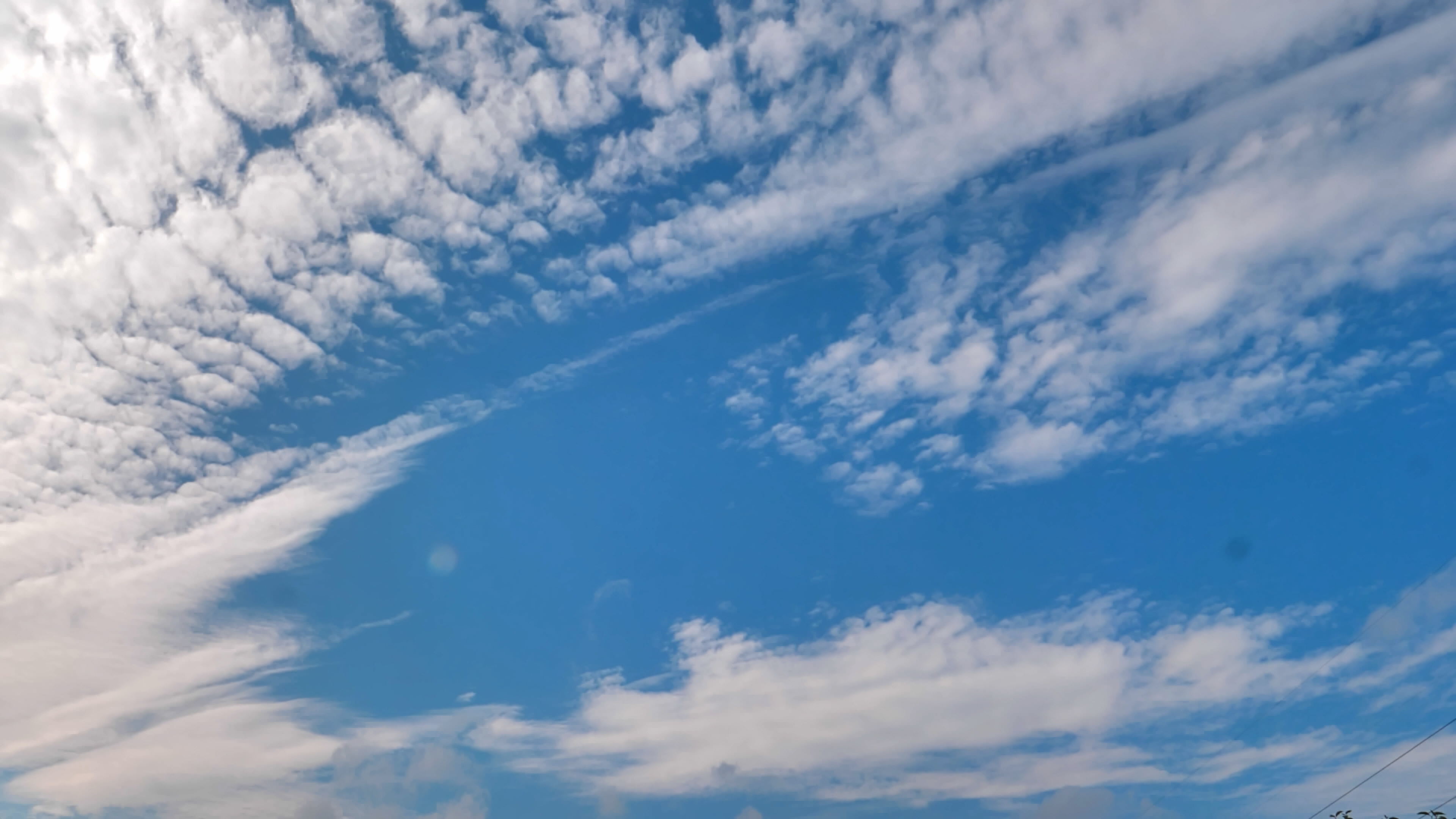4K拍摄晴朗天空云景延时实拍视频的预览图